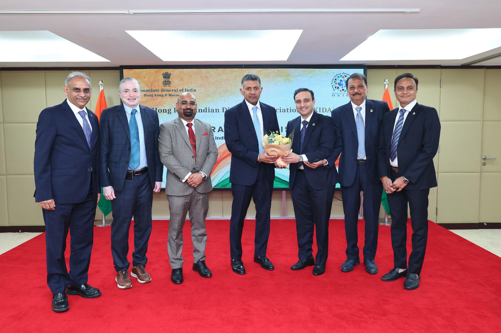 Ambassador Vikram Doraiswami met the representatives of the Hong Kong Indian Diamond Association and the representative of the Zoroastrian Parsee Association of Hong Kong at the Consulate 