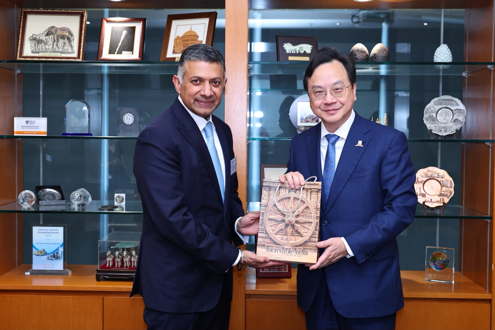 Ambassador Vikram Doraiswami visited the Chinese University of Hong Kong (CUHK), and met President and Vice-Chancellor Prof. Dennis Lo, and other senior faculty  