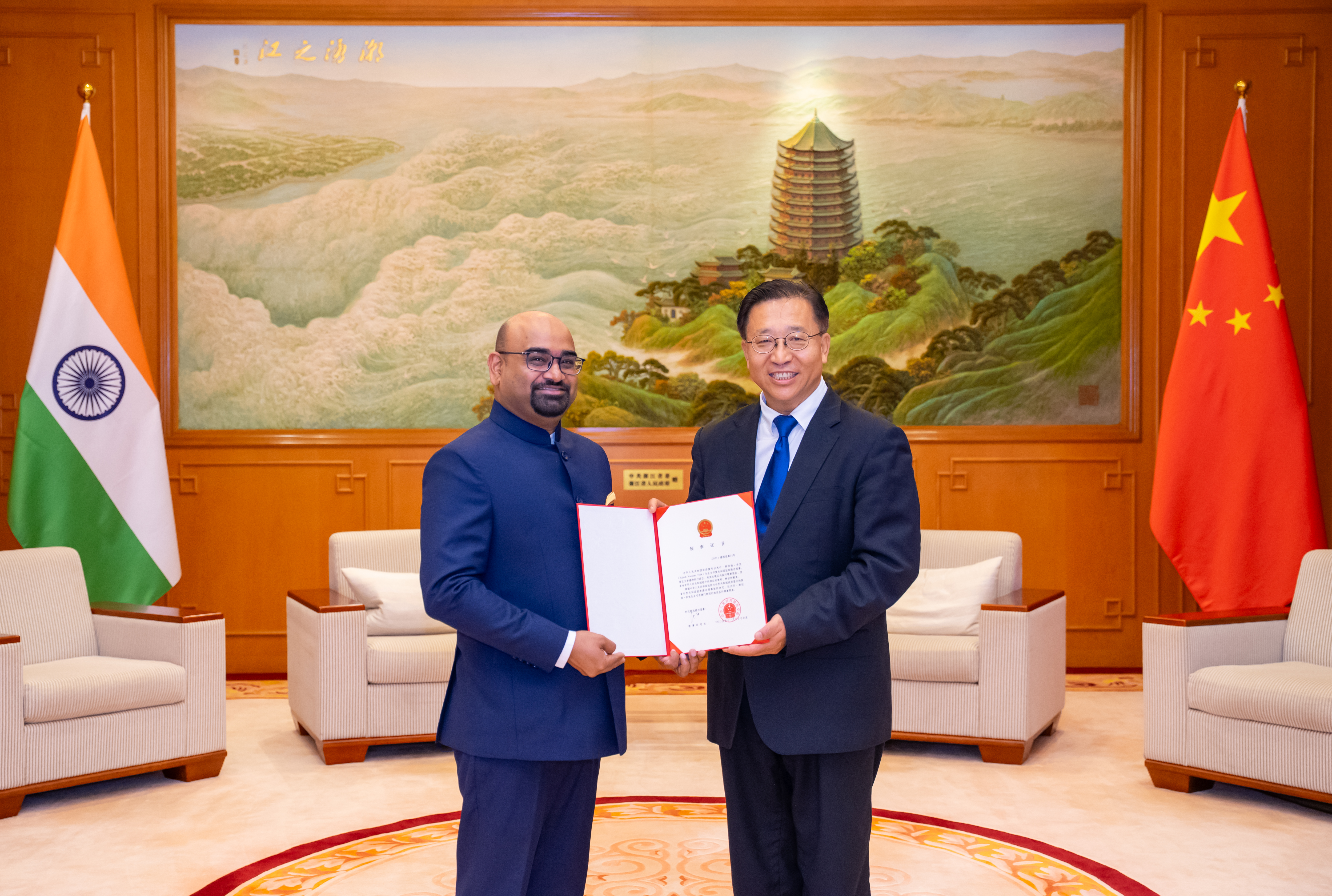 Consul General's meeting with Mr. Cui Jianchun, Hon'ble Commissioner of OCMFA, Hong Kong SAR.