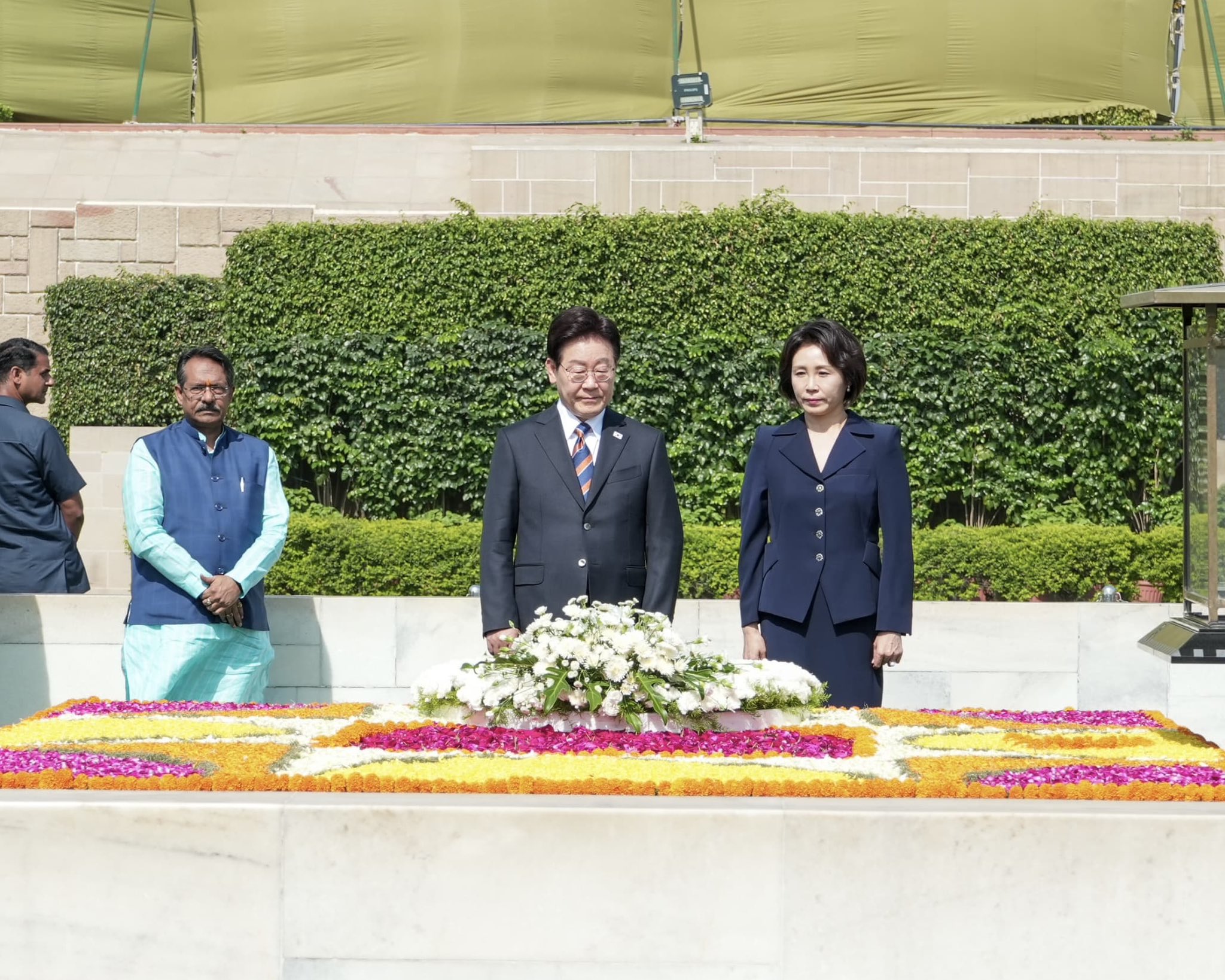 On April 20, 2026, the President of the Republic of Korea, Lee Jae-myung, visited Rajghat in New Delhi, India, to pay tribute