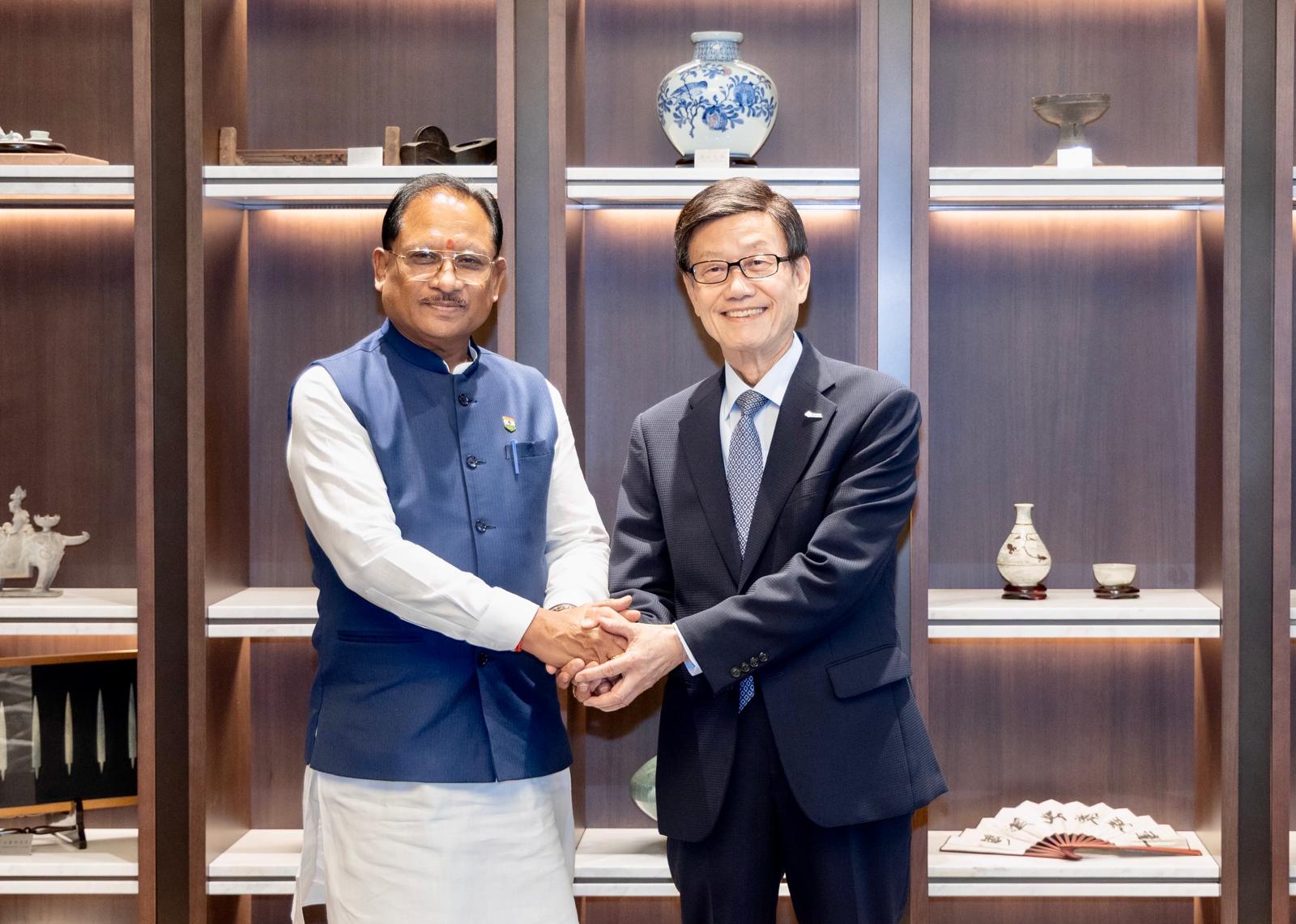 Visit of delegation Image 11