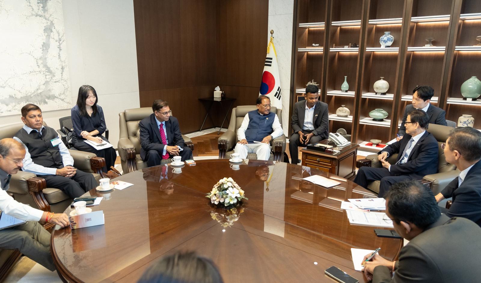 Visit of delegation Image 4