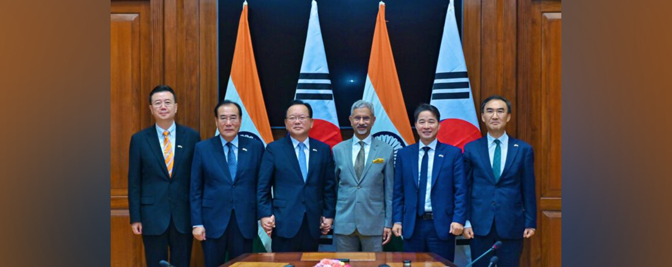 Hon’ble EAM DR. S Jaishankar met RoK Presidential Delegation of Special Envoys led by former Prime Minister Mr. Kim Boo Kyum on 17 July 2025
