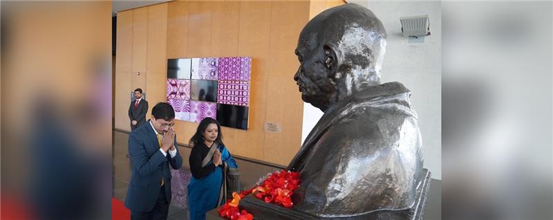 On Martyrs’ Day, the Embassy and Indian community paid homage to Mahatma Gandhi at Yonsei University, Songdo, where his bust stands tall.